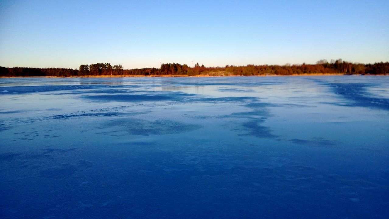 Jäätynyt selkä iltavalossa